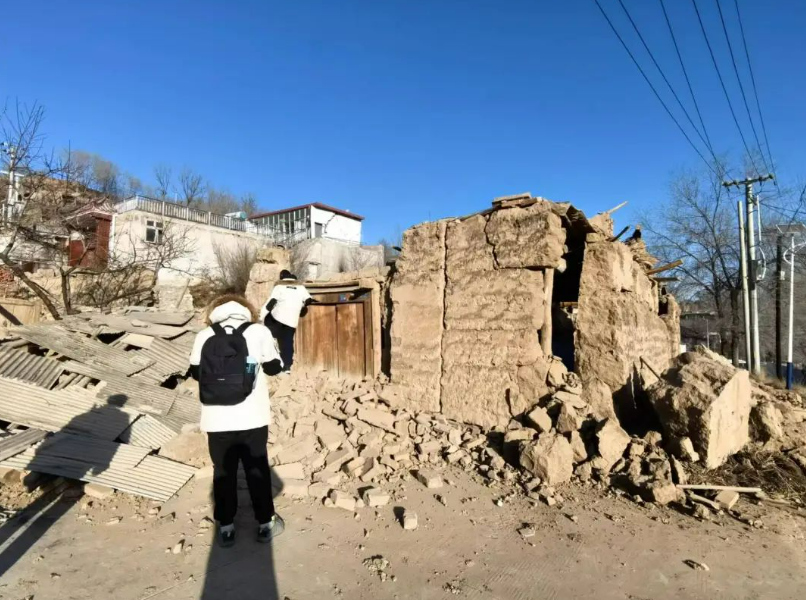 尽量让更多群众先住到安全的房屋里——住房城乡建设系统积极组织专业力量支援积石山地震抗震救灾工作(图2)