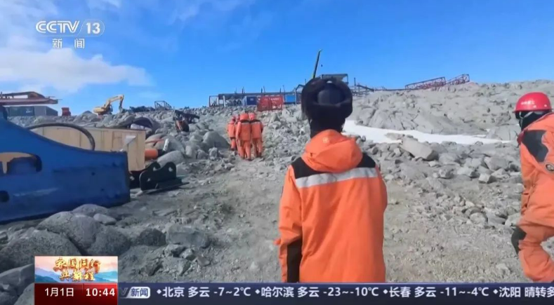 中国南极科考站建设者日常 |  在南极建房子